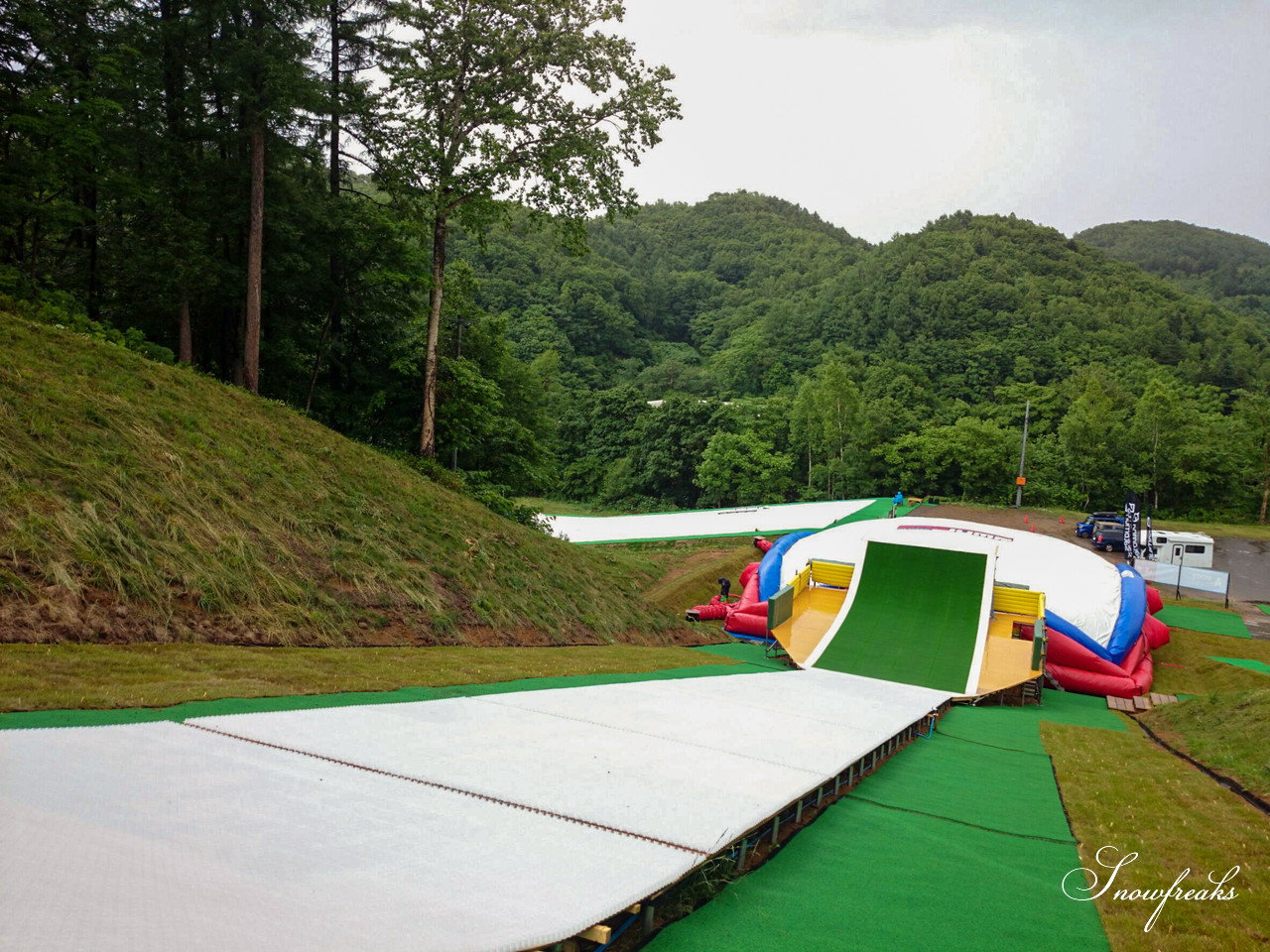 さっぽろばんけいスキー場　北海道に待望のサマーゲレンデが誕生！夏でもスキー＆スノーボードが楽しめるサマーアクティビティパーク『b.SAP』オープン(^^)v